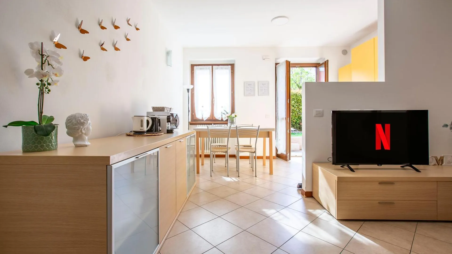 Como Lake - Lakeside Bliss Mandello del Lario Apartment